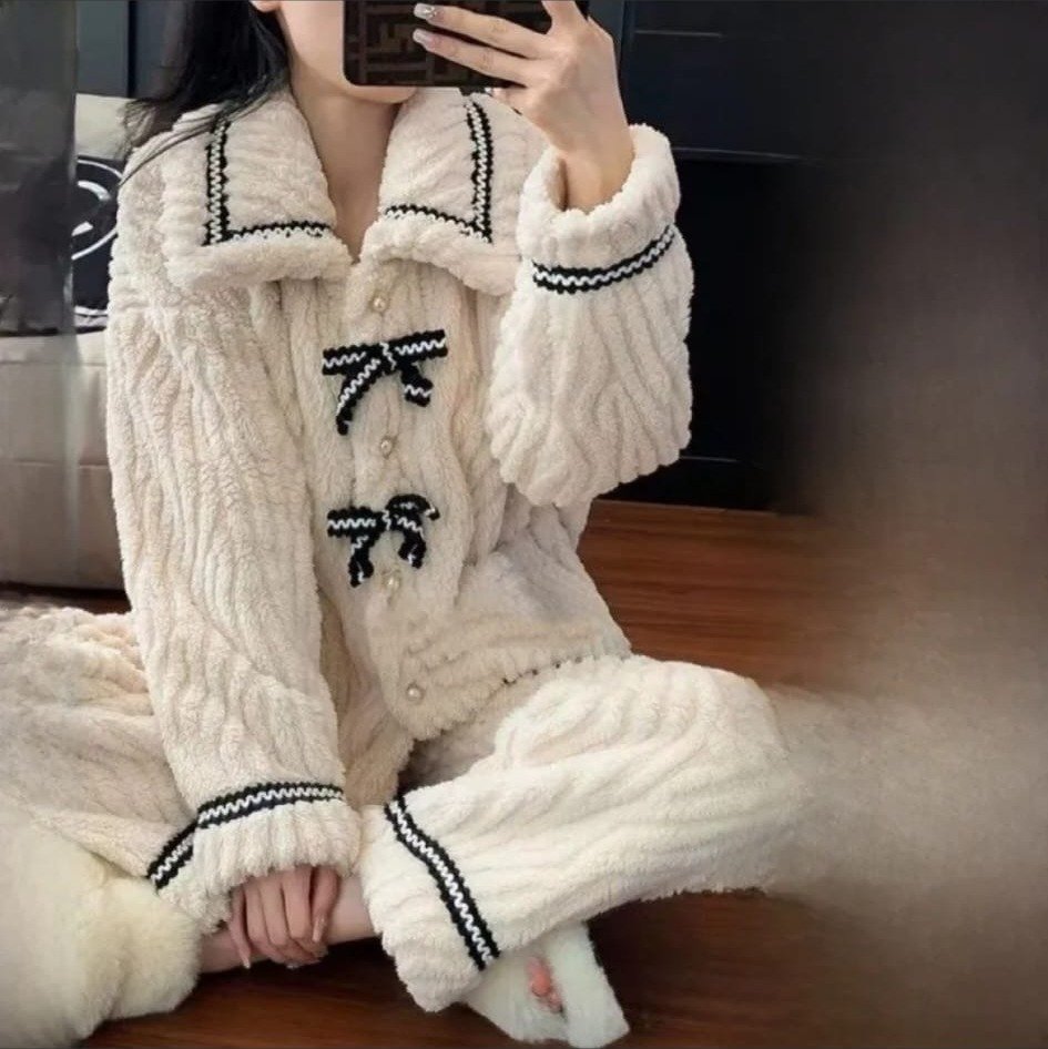 Pijama Sherpa Blanco con Lazos