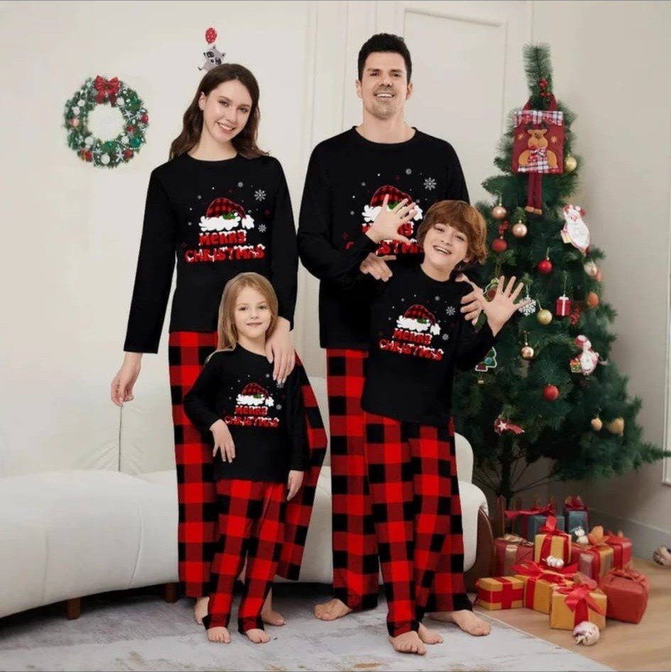 Pijama Familiar Negra con Cuadros Rojos