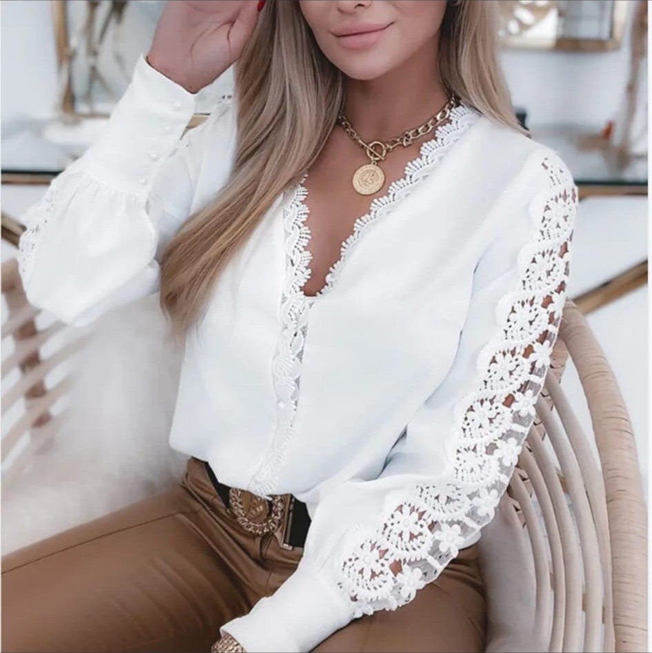 Blusa con Encaje y Escote en V