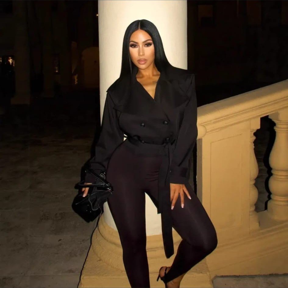 Chaqueta Negra con Cinturón