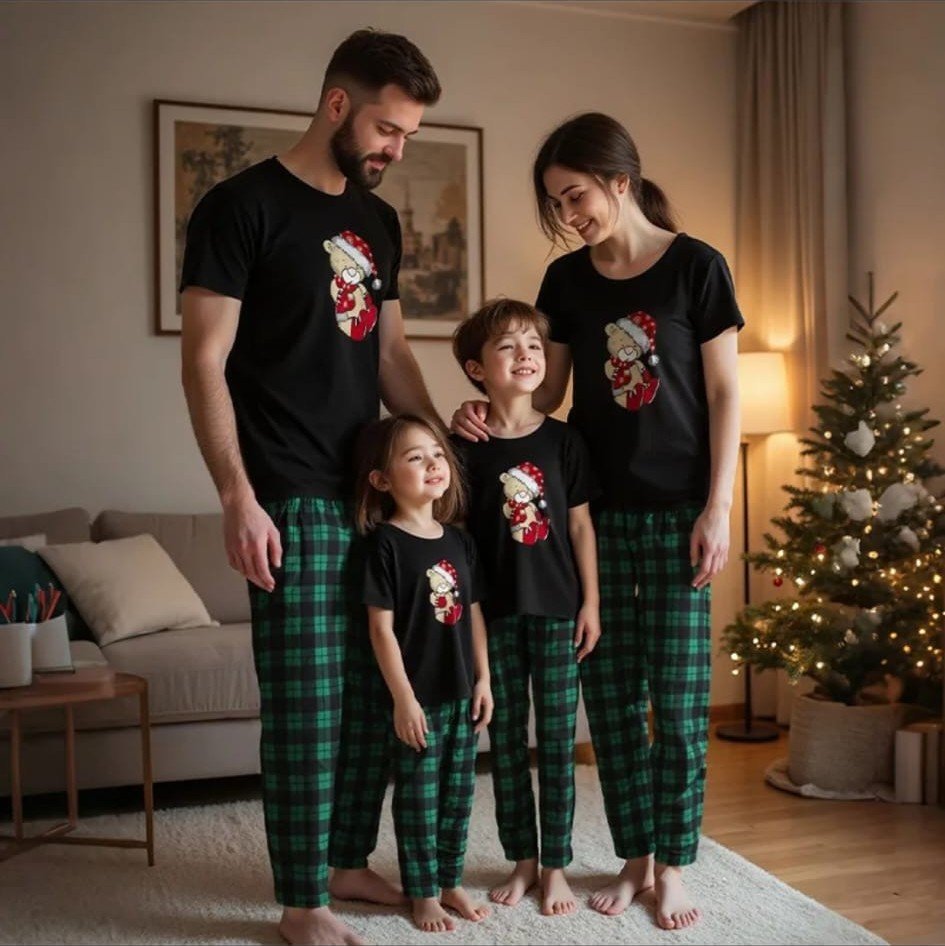 Pijama Familiar Negra con Cuadros Verdes