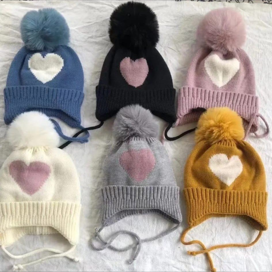 Gorro con Orejeras y Corazón para Bebé