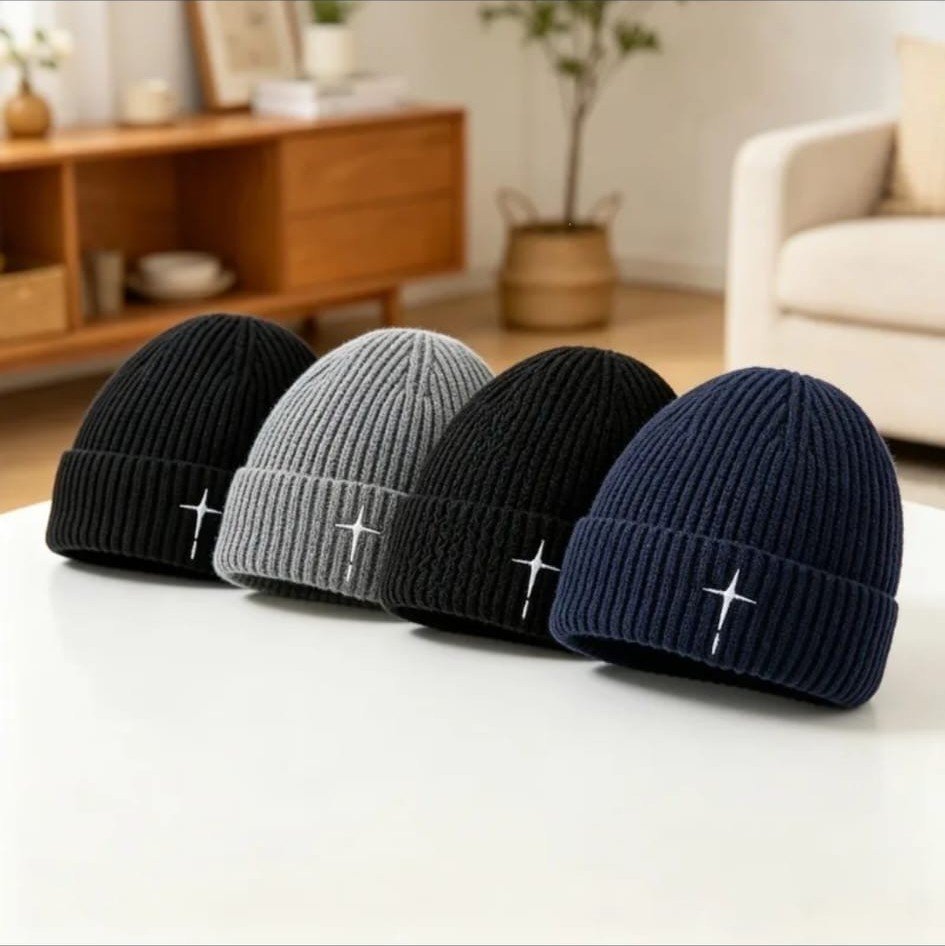 Gorro Tejido con Cruz Bordada